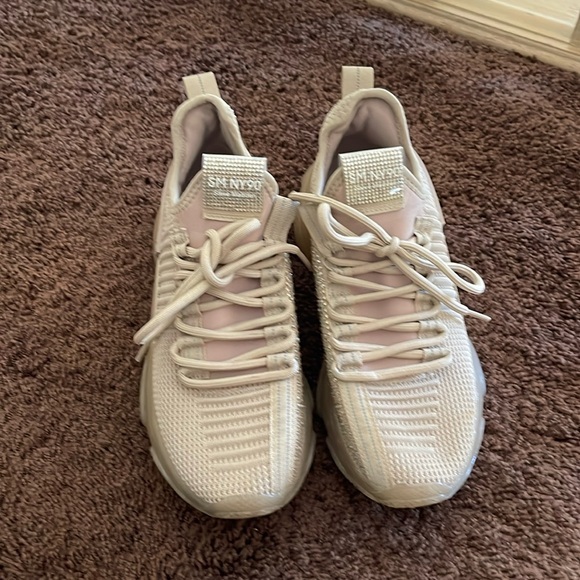 Steve Madden Shoes - Steve Madden sneakers shoes size 8M